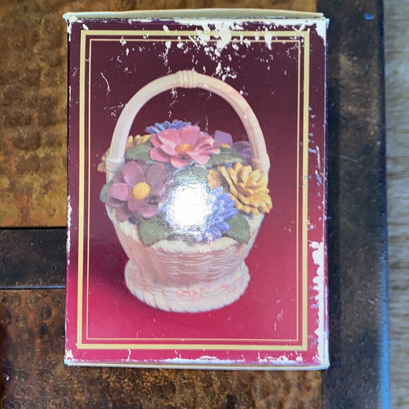 1980 Avon Floral Bouquet Porcelain Bisque Accent Piece IOB - Picture 13 of 15